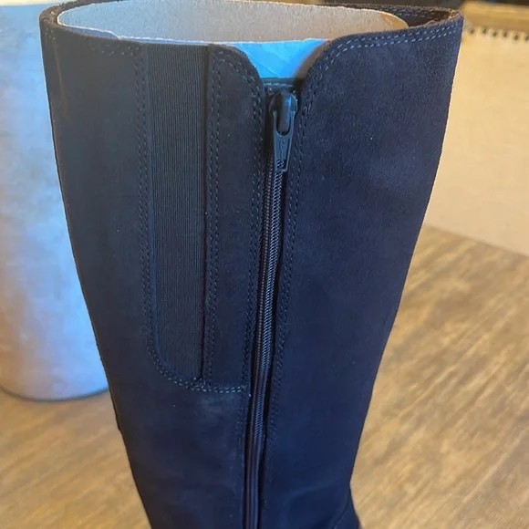 NIB CLARKS MAYE ASTER DARK BROWN SUEDE BUCKLED RIDING BOOTS SIZE 6.5 WIDE - Picture 9 of 12